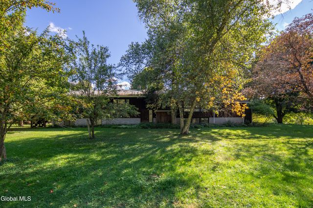 40 Rutkiewicz Road, Coeymans, NY 12143