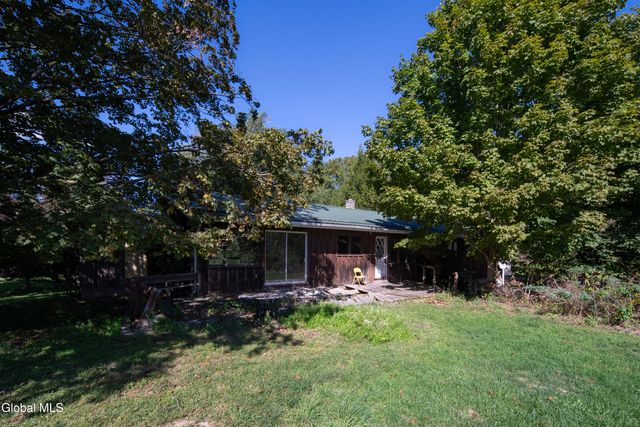 40 Rutkiewicz Road, Coeymans, NY 12143