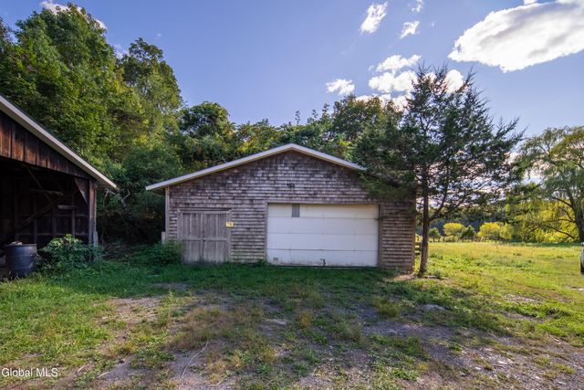 40 Rutkiewicz Road, Coeymans, NY 12143