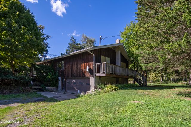 40 Rutkiewicz Road, Coeymans, NY 12143