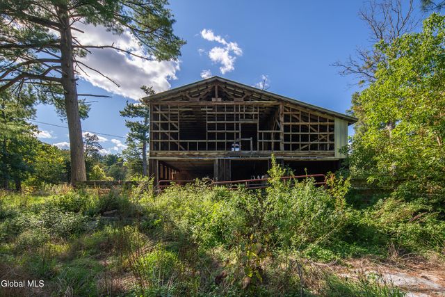 40 Rutkiewicz Road, Coeymans, NY 12143