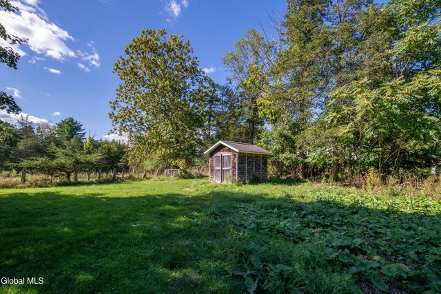 40 Rutkiewicz Road, Coeymans, NY 12143