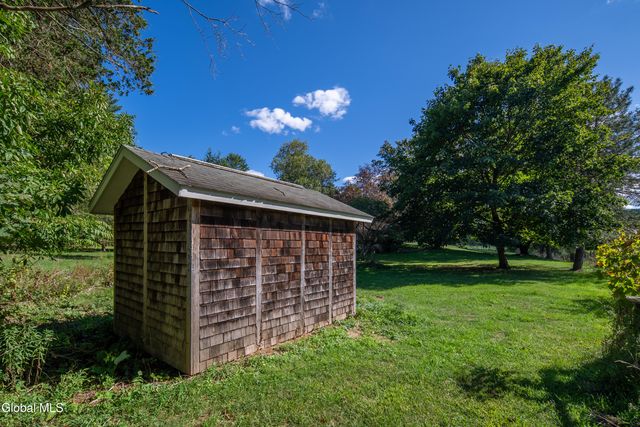 40 Rutkiewicz Road, Coeymans, NY 12143