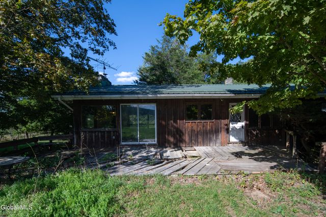 40 Rutkiewicz Road, Coeymans, NY 12143