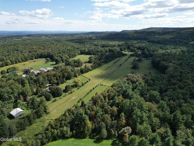 40 Rutkiewicz Road, Coeymans, NY 12143