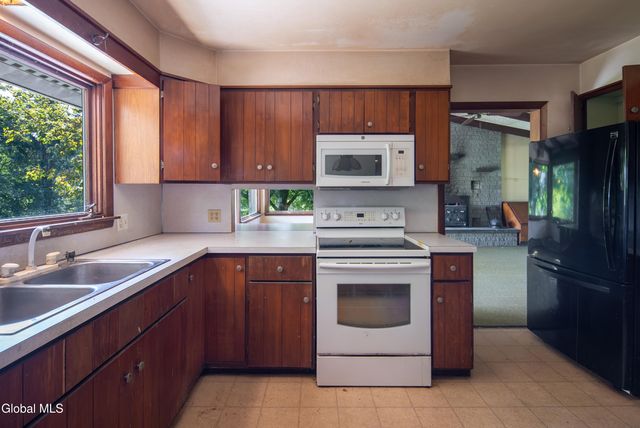 40 Rutkiewicz Road, Coeymans, NY 12143