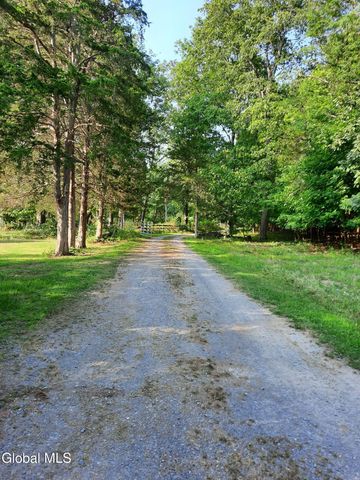 40 Rutkiewicz Road, Coeymans, NY 12143