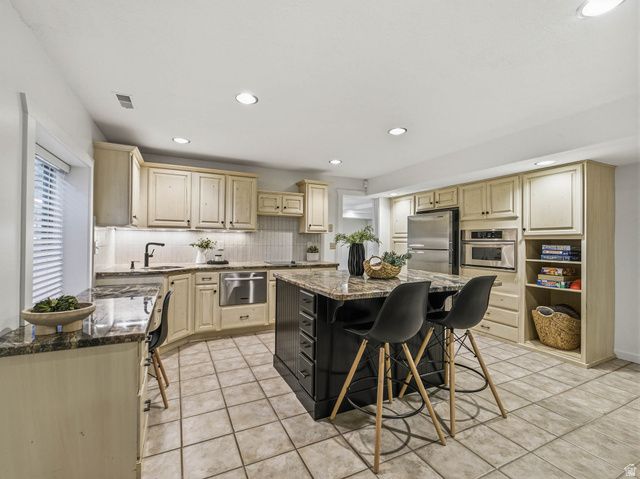 1894 E BEAR CREEK DR, Draper, UT 84020