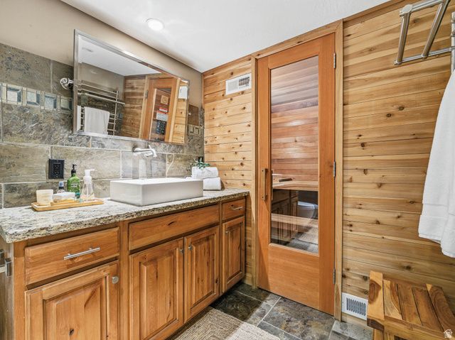 1894 E BEAR CREEK DR, Draper, UT 84020