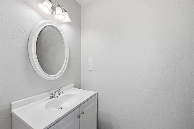 11613 SW 11th Street, Yukon, OK 73099