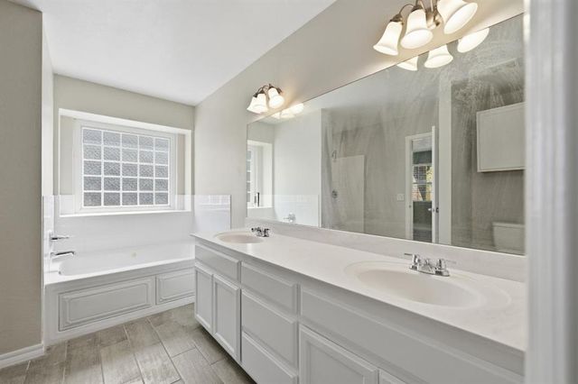 11613 SW 11th Street, Yukon, OK 73099