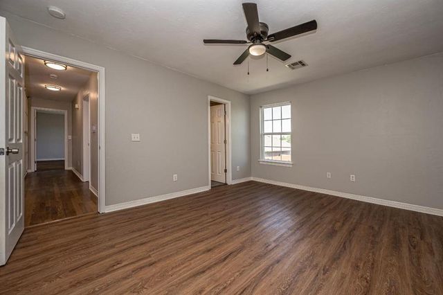 11613 SW 11th Street, Yukon, OK 73099