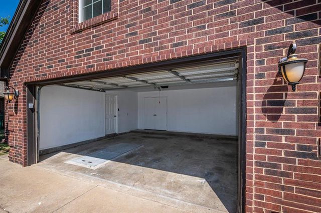 11613 SW 11th Street, Yukon, OK 73099