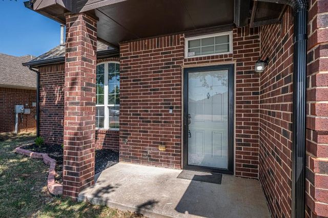 11613 SW 11th Street, Yukon, OK 73099