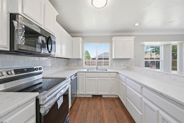 11613 SW 11th Street, Yukon, OK 73099