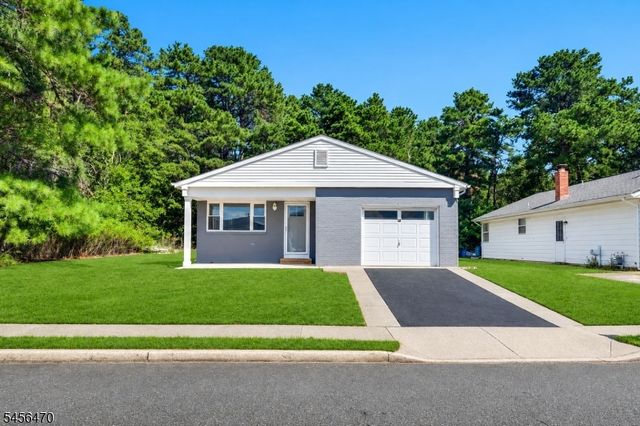 47 Doral Dr, Toms River Township, NJ 08757