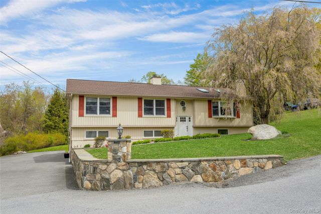 340 Osceola Road, Jefferson Valley, NY 10535