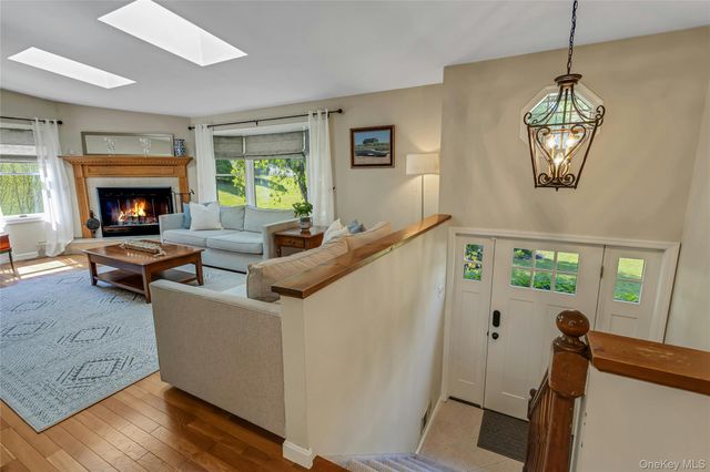 340 Osceola Road, Jefferson Valley, NY 10535