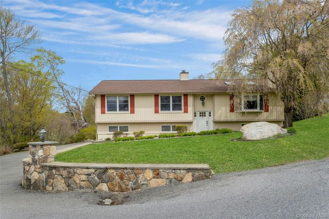 340 Osceola Road, Jefferson Valley, NY 10535