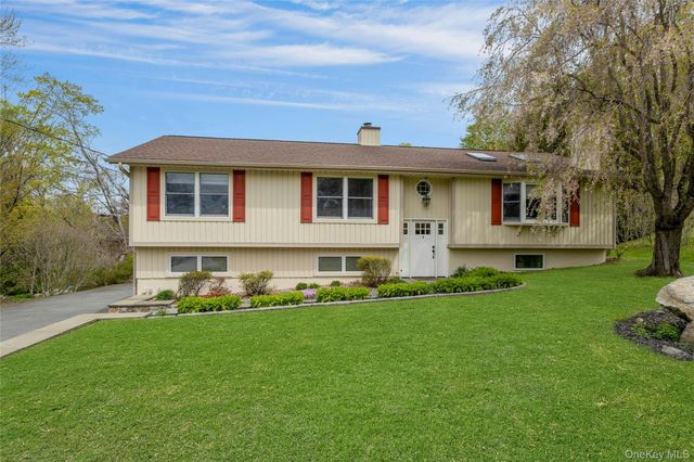 340 Osceola Road, Jefferson Valley, NY 10535