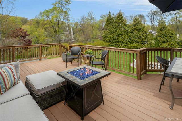 340 Osceola Road, Jefferson Valley, NY 10535