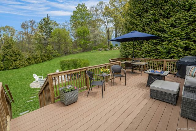340 Osceola Road, Jefferson Valley, NY 10535