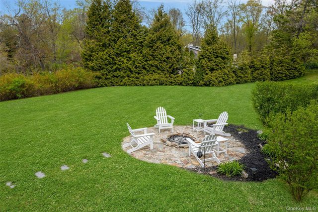 340 Osceola Road, Jefferson Valley, NY 10535