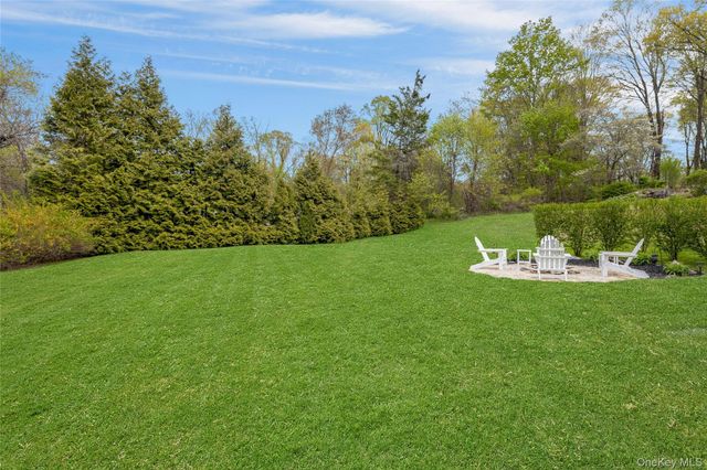 340 Osceola Road, Jefferson Valley, NY 10535