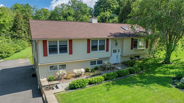 340 Osceola Road, Jefferson Valley, NY 10535