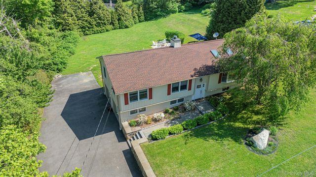 340 Osceola Road, Jefferson Valley, NY 10535