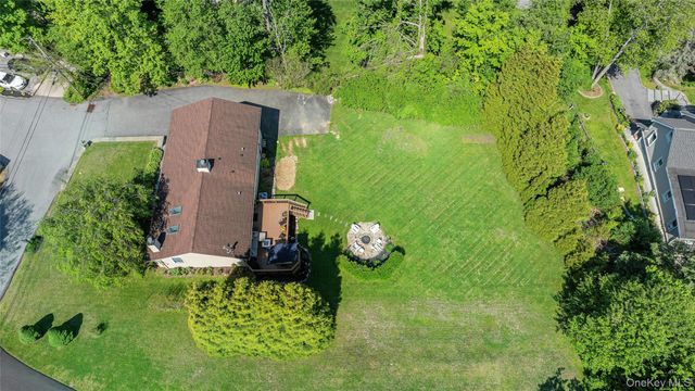 340 Osceola Road, Jefferson Valley, NY 10535