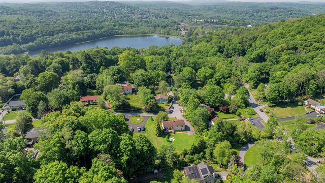 340 Osceola Road, Jefferson Valley, NY 10535