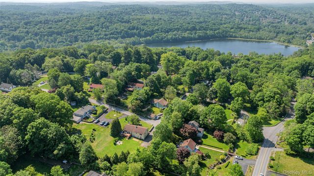 340 Osceola Road, Jefferson Valley, NY 10535