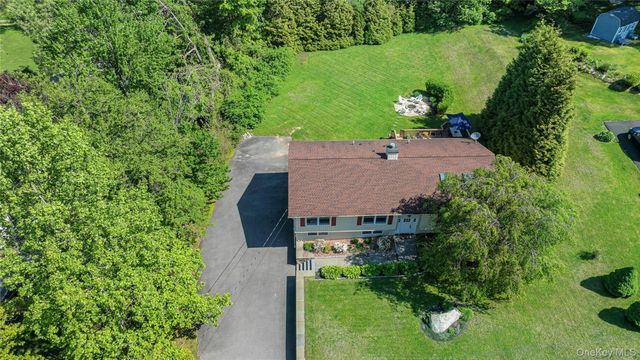 340 Osceola Road, Jefferson Valley, NY 10535