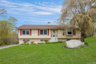 340 Osceola Road, Jefferson Valley, NY 10535