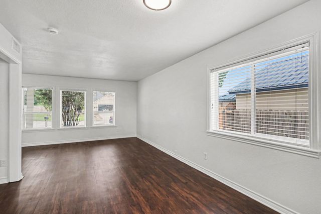 416 S Madison Place, Ponder, TX 76259