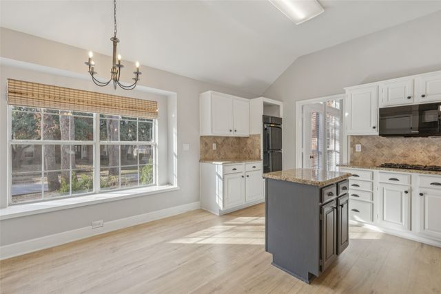 7600 Chestnut Drive, North Richland Hills, TX 76182