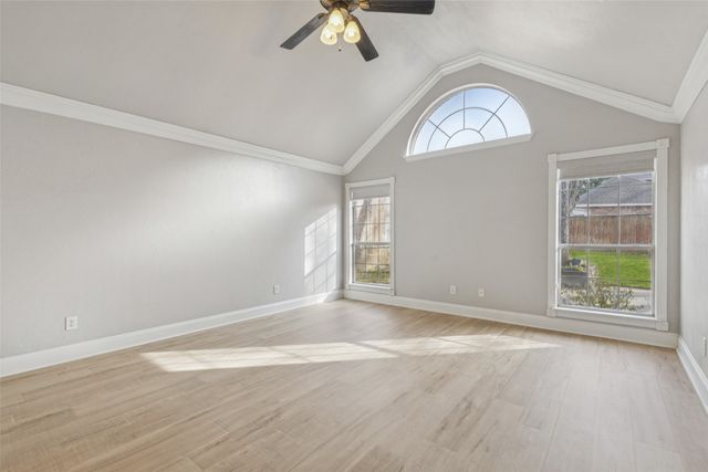 7600 Chestnut Drive, North Richland Hills, TX 76182