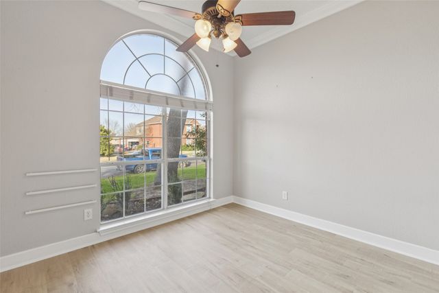 7600 Chestnut Drive, North Richland Hills, TX 76182