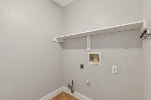 7600 Chestnut Drive, North Richland Hills, TX 76182