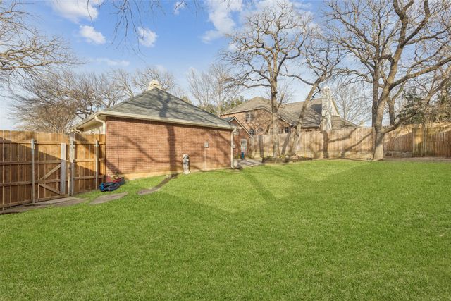 7600 Chestnut Drive, North Richland Hills, TX 76182