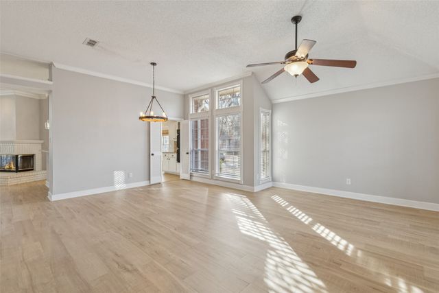 7600 Chestnut Drive, North Richland Hills, TX 76182