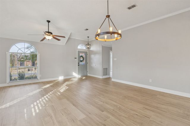 7600 Chestnut Drive, North Richland Hills, TX 76182