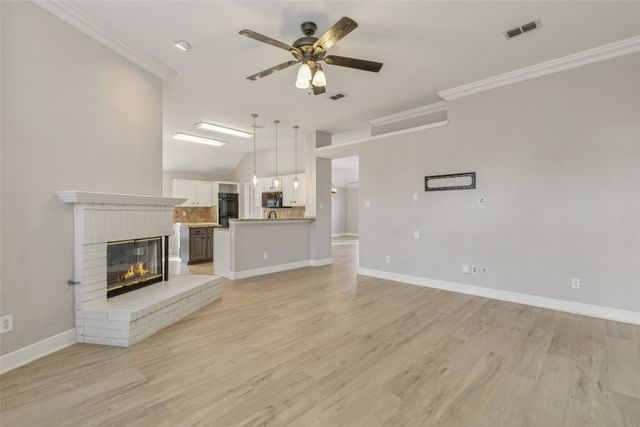 7600 Chestnut Drive, North Richland Hills, TX 76182