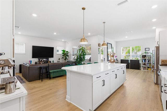 1936 W NASSAU STREET, Tampa, FL 33607