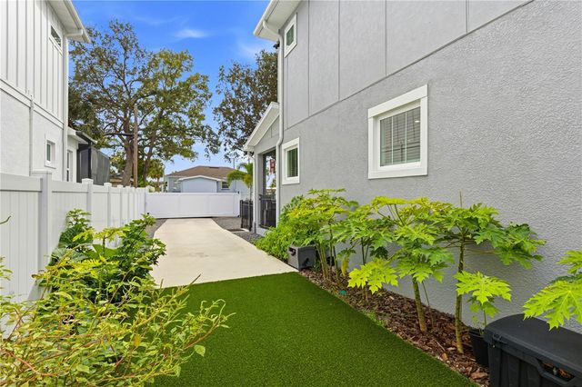 1936 W NASSAU STREET, Tampa, FL 33607