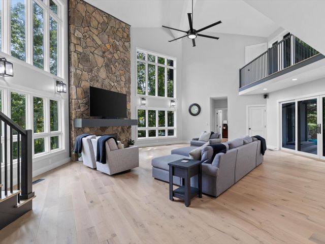 1108 W River Hills Drive, Chattanooga, TN 37415