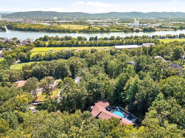 1108 W River Hills Drive, Chattanooga, TN 37415