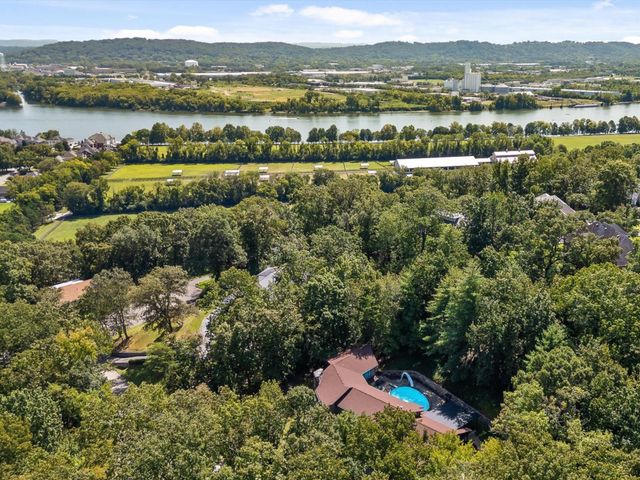 1108 W River Hills Drive, Chattanooga, TN 37415