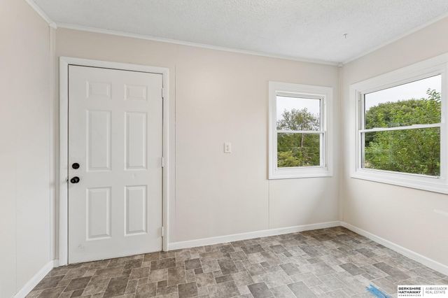 4052 Valley Circle, Omaha, NE 68105